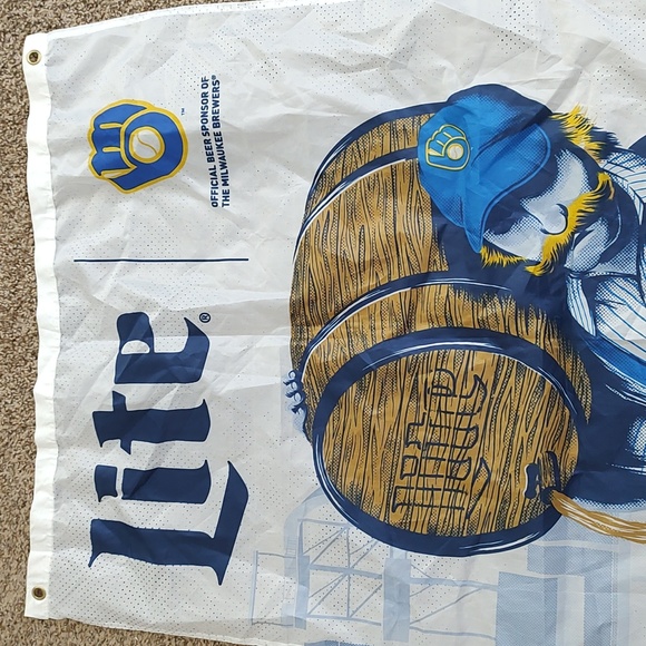 Milwaukee Brewers Bernie Miller Lite Flag Limited Edition Rare - Picture 5 of 12
